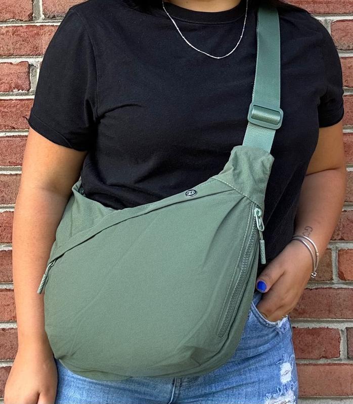Adjustable Shoulder Strap Modern Design