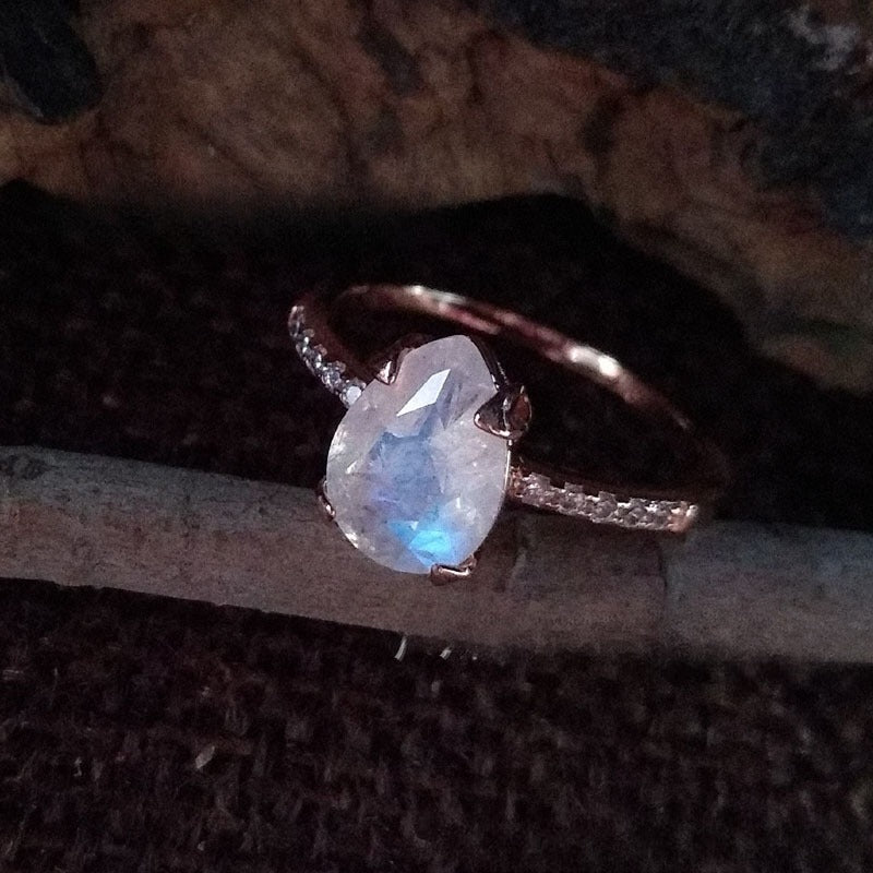 Simple Fashion Ring with Gemstone