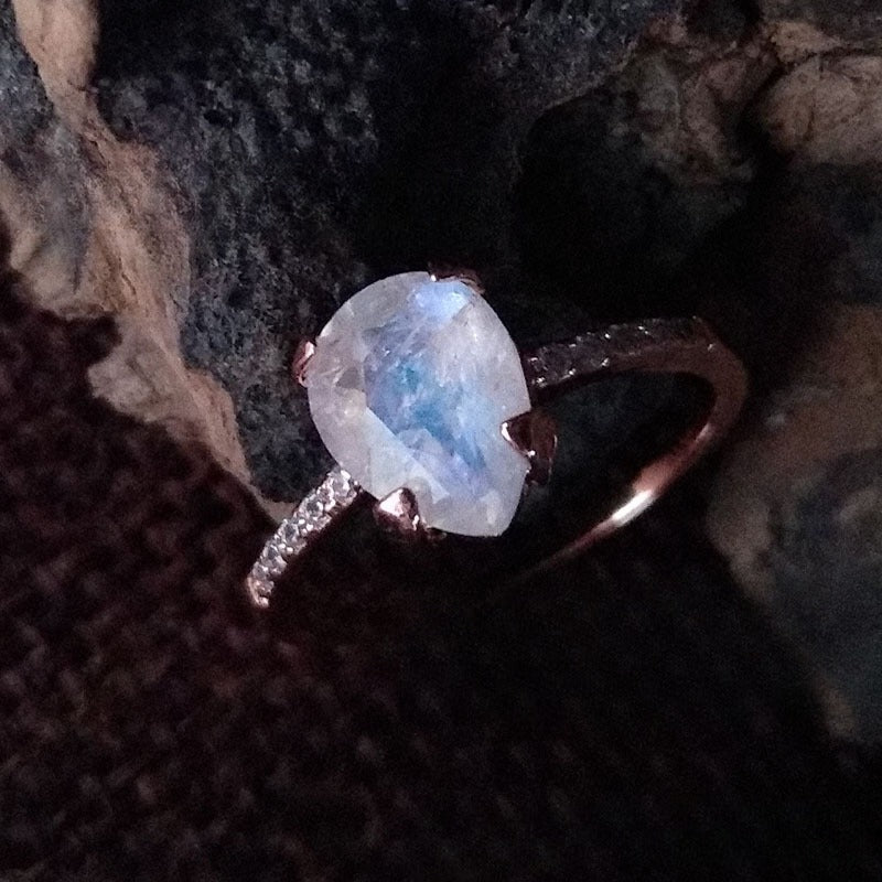Simple Fashion Ring with Gemstone